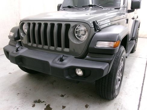 Used 2021 Jeep Wrangler Sport AWD/4WD image 11