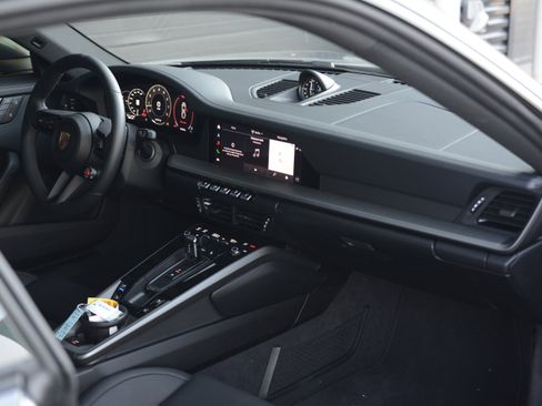 Used 2026 Porsche 911 Carrera RWD image 28