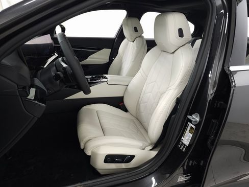 Certified 2025 BMW 530i xDrive image 18