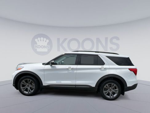 Used 2021 Ford Explorer XLT w/ Equipment Group 202A AWD/4WD image 7