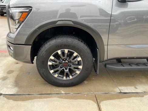 Used 2024 Nissan Titan PRO-4X w/ Pro-4x Convenience Package image 29