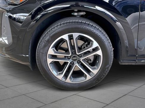 Used 2025 Audi Q5 Premium w/ Convenience Package image 10