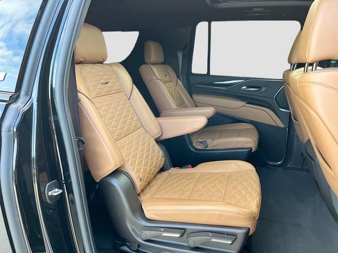 Used 2024 Cadillac Escalade ESV Sport w/ LPO, ONYX Package AWD/4WD image 35