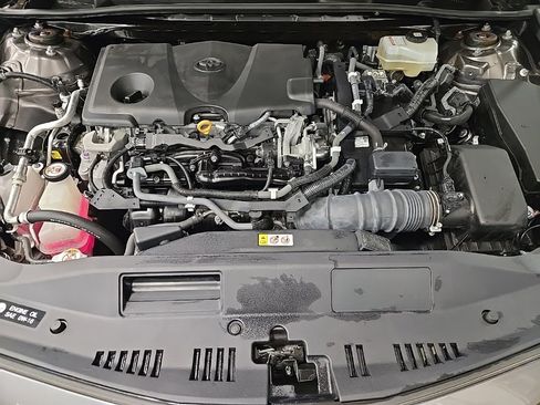 Used 2019 Toyota Camry SE image 9