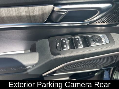 Used 2025 Kia Telluride EX w/ EX Captain's Chair Package FWD image 19