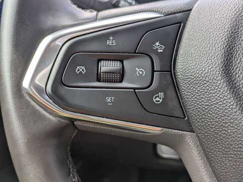 Used 2025 Chevrolet Trax LT w/ LT Convenience Package FWD image 24