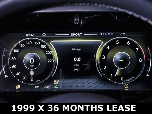 Used 2025 Aston Martin V8 Vantage Coupe image 24