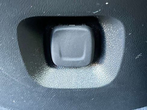 Used 2024 Chevrolet Malibu RS FWD image 24