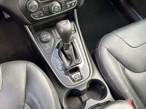 Used 2019 Jeep Cherokee Limited AWD/4WD image 18