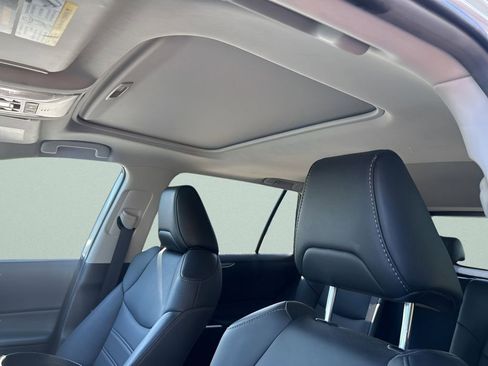 Used 2022 Toyota RAV4 XLE Premium AWD/4WD image 19