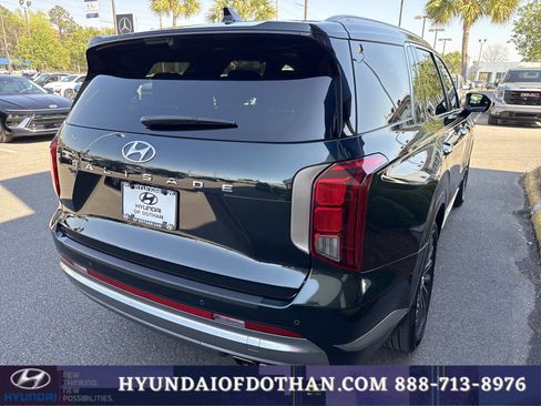 Used 2024 Hyundai Palisade Calligraphy FWD image 3