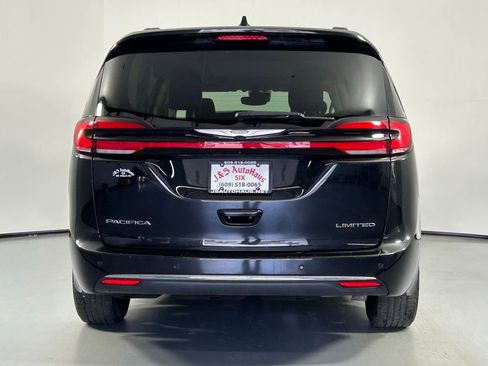 Used 2023 Chrysler Pacifica Limited image 6