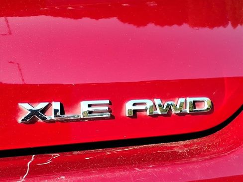 Used 2021 Toyota Highlander XLE image 10