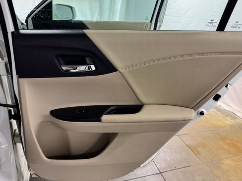 Used 2015 Honda Accord EX image 17
