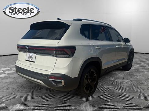 New 2026 Volkswagen Taos SE FWD image 5