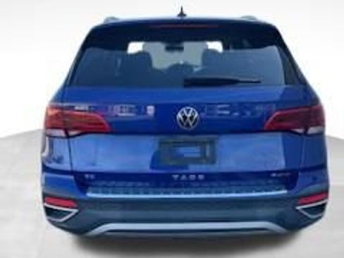 Used 2022 Volkswagen Taos SE image 3