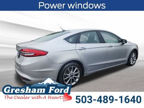 Used 2017 Ford Fusion SE FWD image 6