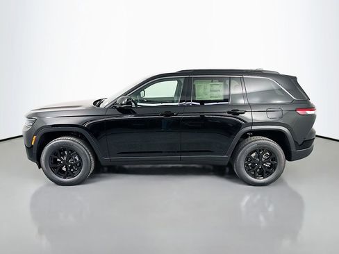 New 2026 Jeep Grand Cherokee Altitude RWD image 4