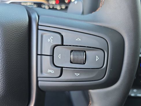 Used 2024 GMC Sierra 1500 AT4 w/ Technology Package AWD/4WD image 18