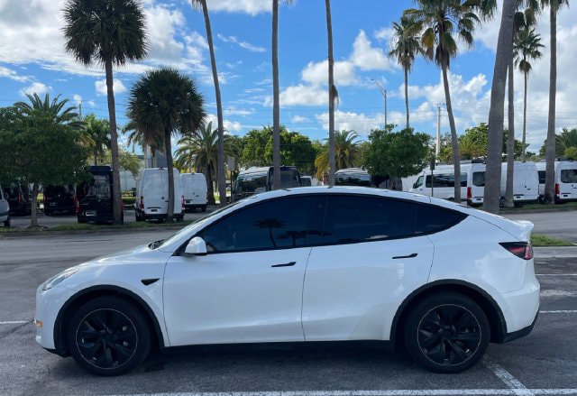 Used 2021 Tesla Model Y Long Range AWD/4WD image 2