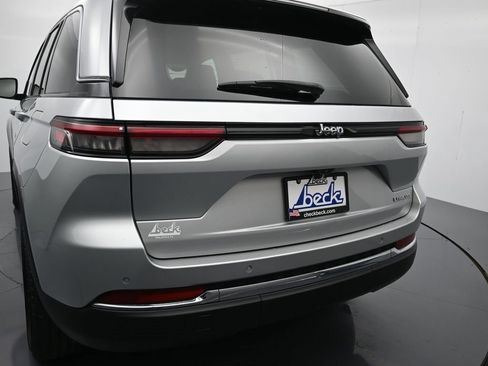 Used 2023 Jeep Grand Cherokee Laredo image 23