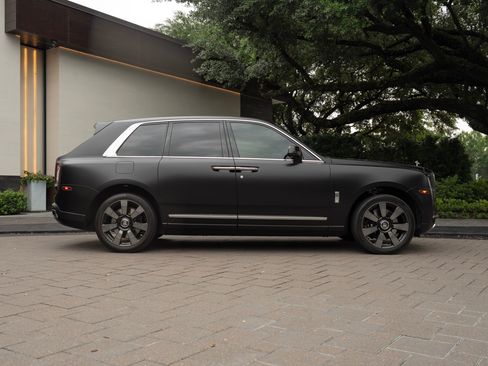 Certified 2023 Rolls-Royce Cullinan AWD/4WD image 5