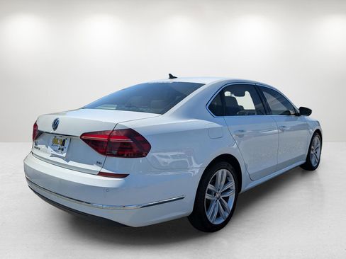 Used 2018 Volkswagen Passat 2.0T SE image 5