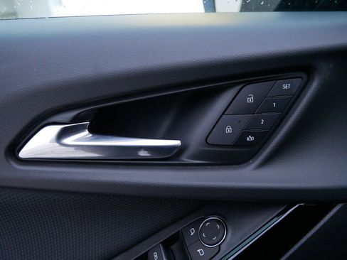 Certified 2025 Chevrolet Equinox RS w/ Safety and Technology Package image 15