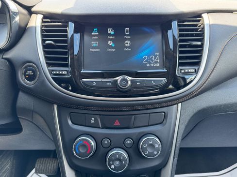 Used 2017 Chevrolet Trax LT w/ LT Convenience Package AWD/4WD image 22