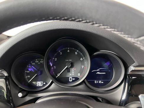 Certified 2026 Porsche Macan AWD/4WD image 25