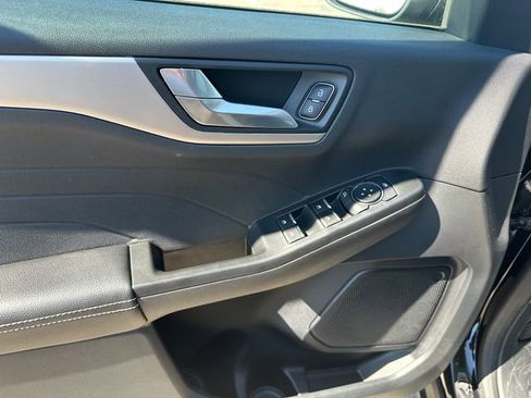 Used 2022 Ford Escape SEL image 18