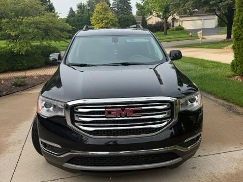 Used 2018 GMC Acadia SLT AWD/4WD image 3