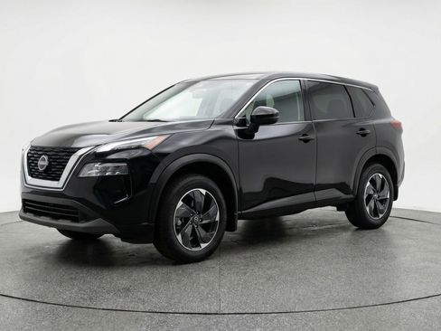 Used 2025 Nissan Rogue SV image 3