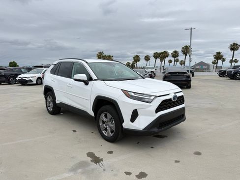 Used 2024 Toyota RAV4 LE AWD/4WD image 4