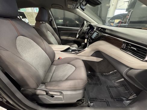 Used 2019 Toyota Camry LE image 21