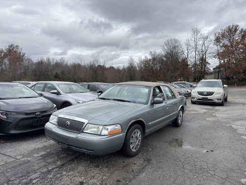 Used 2005 Mercury Grand Marquis GS image 2