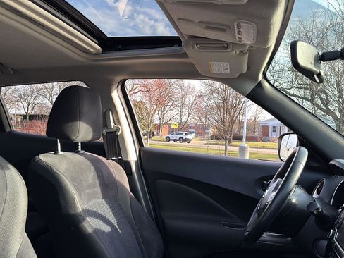 Used 2017 Nissan Juke SV image 15