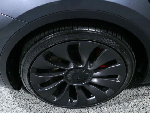 Used 2023 Tesla Model Y Long Range AWD/4WD image 11
