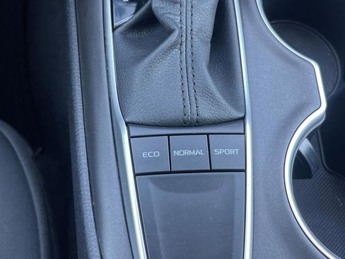 Used 2022 Toyota Camry LE image 17