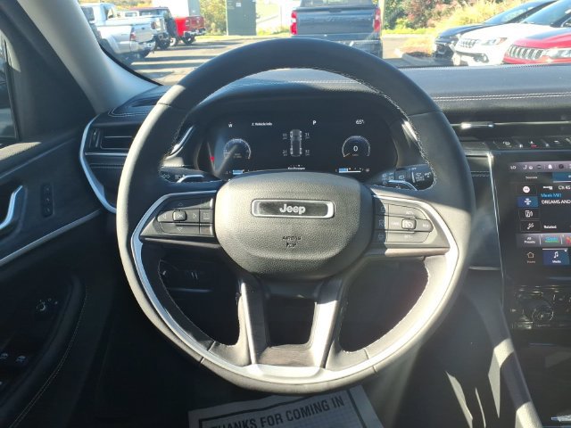 Certified 2023 Jeep Grand Cherokee Limited w/ Black Appearance Package AWD/4WD image 25