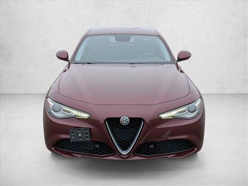 Used 2017 Alfa Romeo Giulia image 2