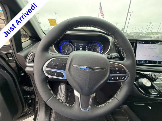 Used 2026 Chrysler Pacifica Select FWD image 30