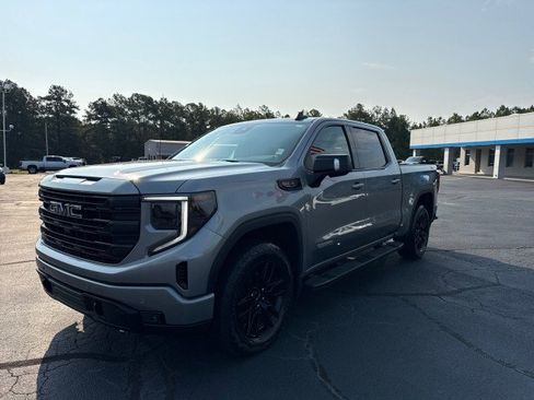 Used 2024 GMC Sierra 1500 Elevation w/ Elevation Premium Package AWD/4WD image 8