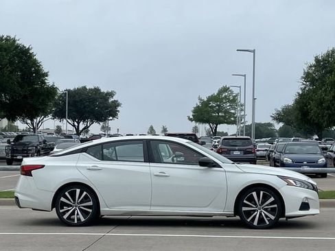 Used 2022 Nissan Altima 2.5 SR FWD image 3