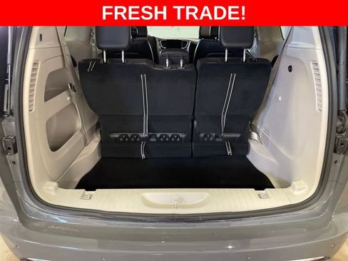 Used 2023 Chrysler Pacifica Touring-L AWD/4WD image 27