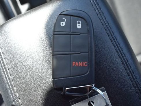 Used 2025 Jeep Compass Trailhawk AWD/4WD image 29