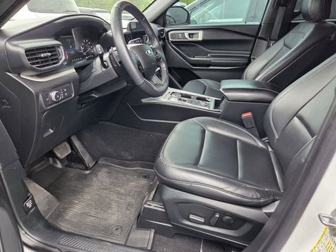 Used 2020 Ford Explorer XLT w/ Equipment Group 202A AWD/4WD image 3