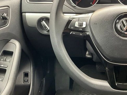Used 2016 Volkswagen Jetta SE FWD image 12