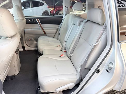 Used 2013 Toyota Highlander Limited w/ Protection Pkg AWD/4WD image 23