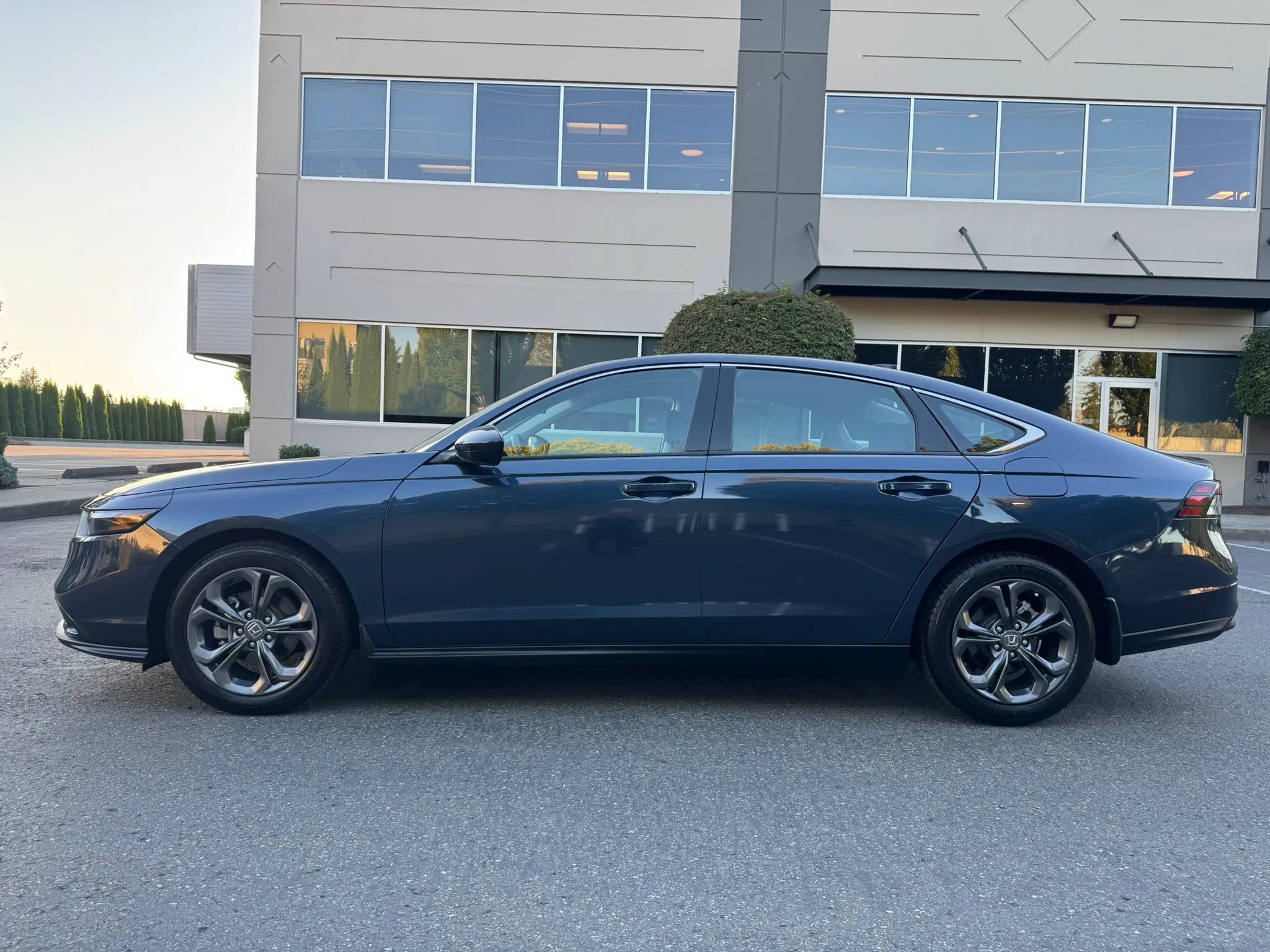 Used 2023 Honda Accord EX image 6